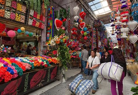 El Mercado de la Merced Renkli Bir Meksika Şehri ve İnsanlığın Canlı Portresi!