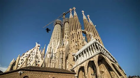  La Sagrada Familia:  Renkli Bir İlahi Görüntünün Altın Çağı Üzerine